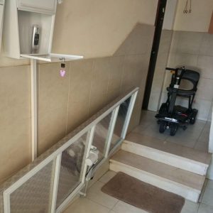 דרורית – רמפה חשמלית ניצמדת לקיר